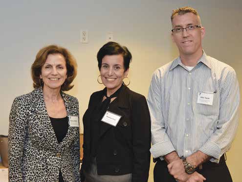 Donna Aldrich, miembro de la Junta Directiva de la YMCA de Andover/North Andover quien organizó el evento, la Dra. Deanna Cruz de Lawrence/Methuen Community Coalition y Alex Turek, director ejecutivo de la YMCA de ANA. Donna Aldrich, member of the Andover/North Andover Board of Directors who organized the event, Dr. Deanna Cruz from Lawrence/Methuen Community Coalition and Alex Turek, executive director of the ANA YMCA.